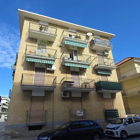 Sofia Apartment, A Pochi Passi Dal Mare Rif A765 Appartamento *