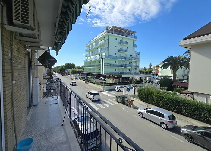 Sofia Apartment, A Pochi Passi Dal Mare Rif A765 דירה